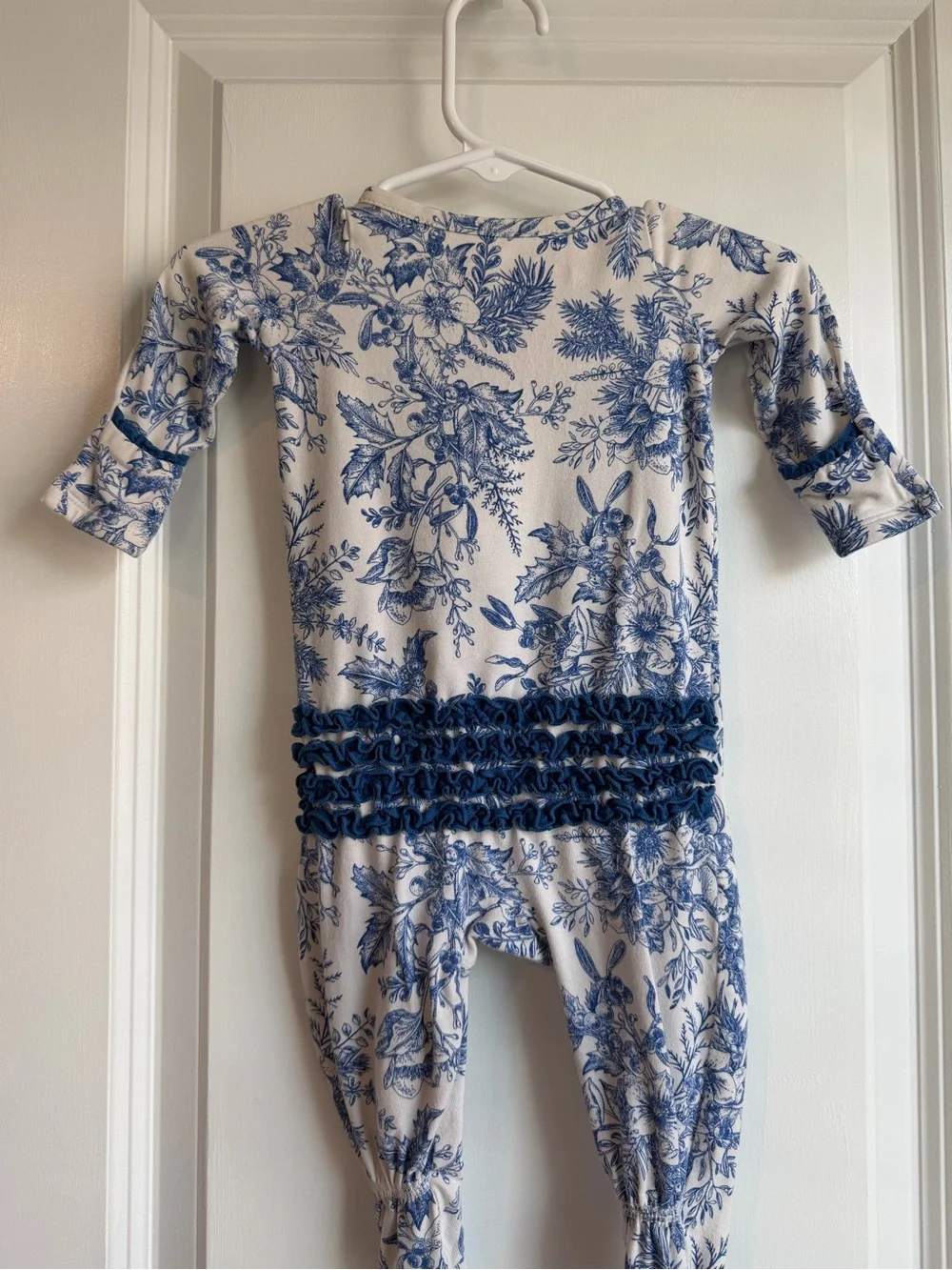 Ruffle Butts Girls Winter Bliss Toile Zippered Footie Blue White Size 0-3 Months